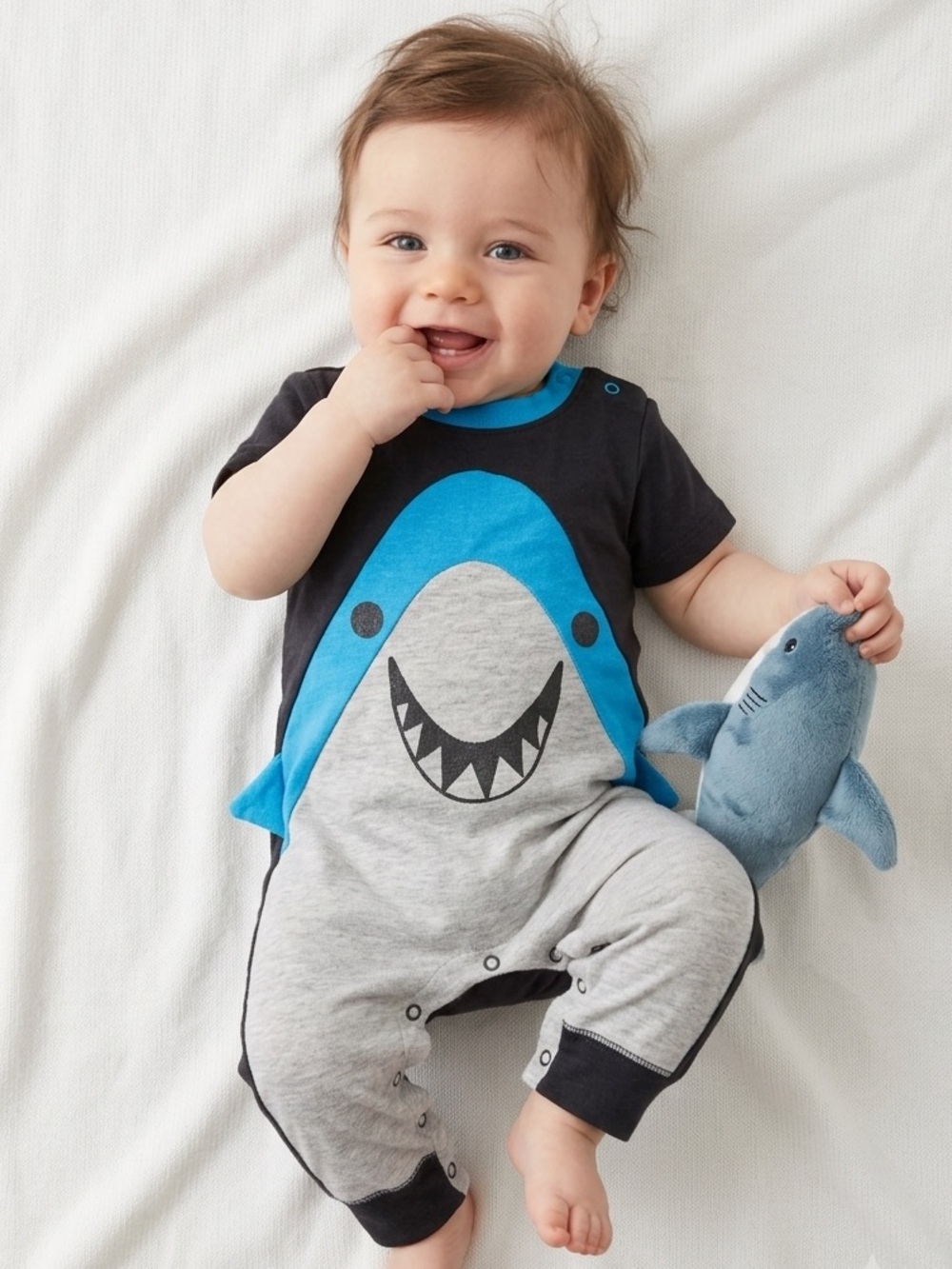 🎉 (3-6m) Cat & Jack Shark Graphic Short-Sleeve Romper/Jumpsuit